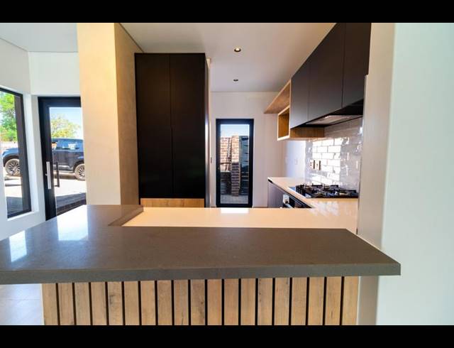 2 BEDROOM TOWNHOUSE FOR SALE IN SABLE HILLS